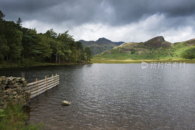 Blea Tarn和Langdale pike